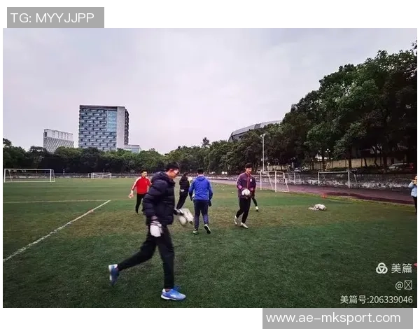 球队训练营展现出卓越防守与灵活无球进攻的新策略