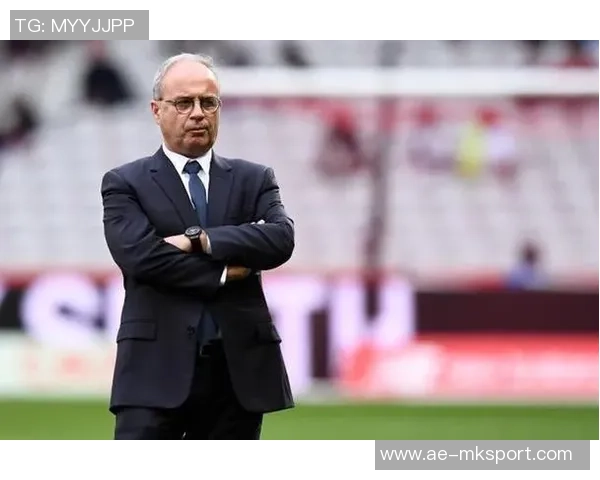 坎波斯荣获最佳足球管理者奖坚定信心带领巴黎迈向新征程